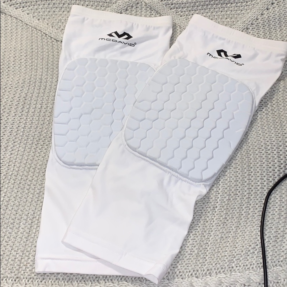 brand new white mcdavid basketball knee pads
